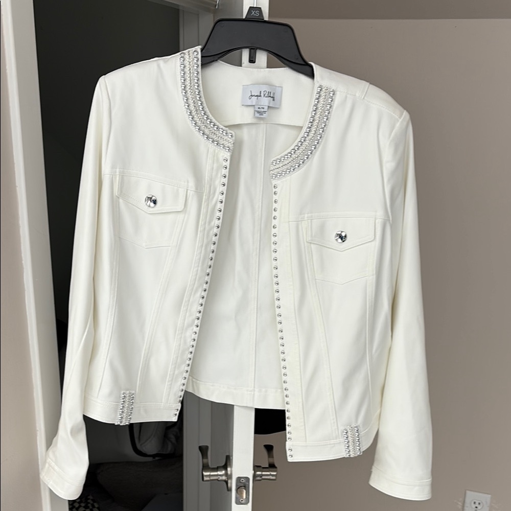 Joseph Ribkoff White Tailored Blazer - Picture 2 of 9